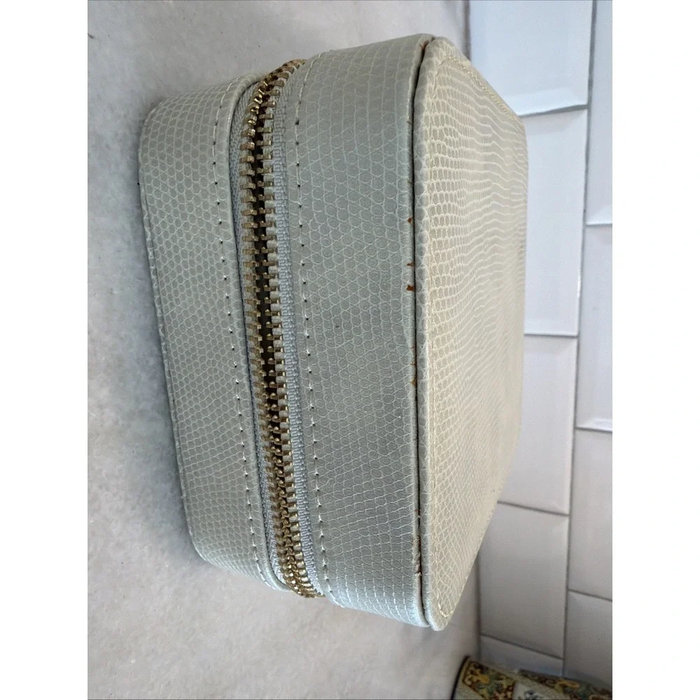 Hives And Honey Travel Jewelry Case GWB01